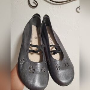 Arcopedico Women's Black Ballet Flats with Floral Cutouts